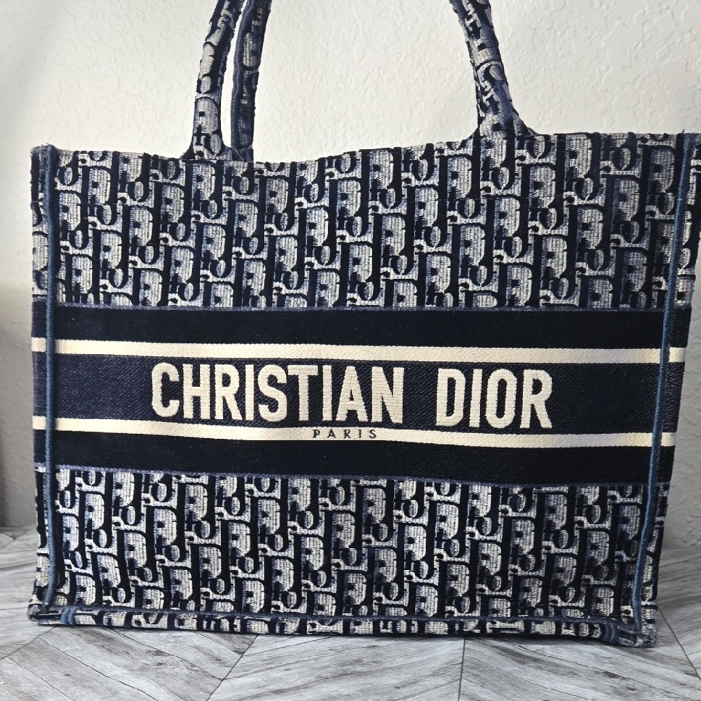 Christian Dior Blue and White Tote Bag - Picture 2 of 15